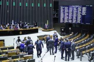 Parlamentares durante a sessão desta noite. (Foto: Antônio Augusto/Câmara dos Deputados)