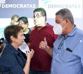 Ministra da Agricultura Tereza Cristina em conversa com secretário do DEM e seu braço direito, Marco Santullo. (Foto: Redes Sociais)