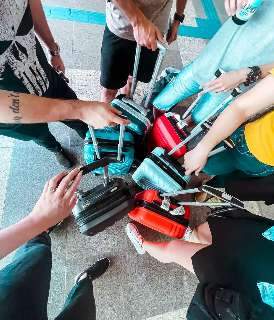 Para tirar viajantes do sufoco, empres&aacute;rio aluga mala por 28 dias