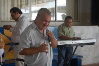 Zequinha gostava de cantar e sempre participava do Mês Social do Cego. (Foto: Arquivo Pessoal)
