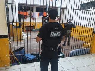 Polícia fez buscas no presídio de Ponta Porã. (Foto: Divulgação PF)