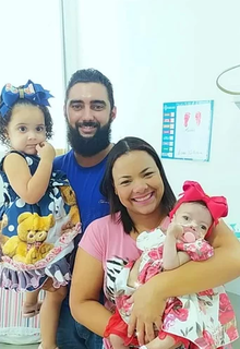 Com doen&ccedil;a rara, fam&iacute;lia pede ajuda para que L&iacute;via tenha conforto em casa