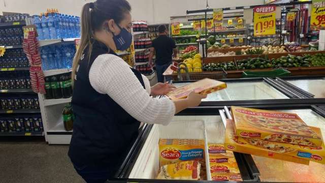 Mercado &eacute; autuado por vender de carnes vencidas a vegetais mofados