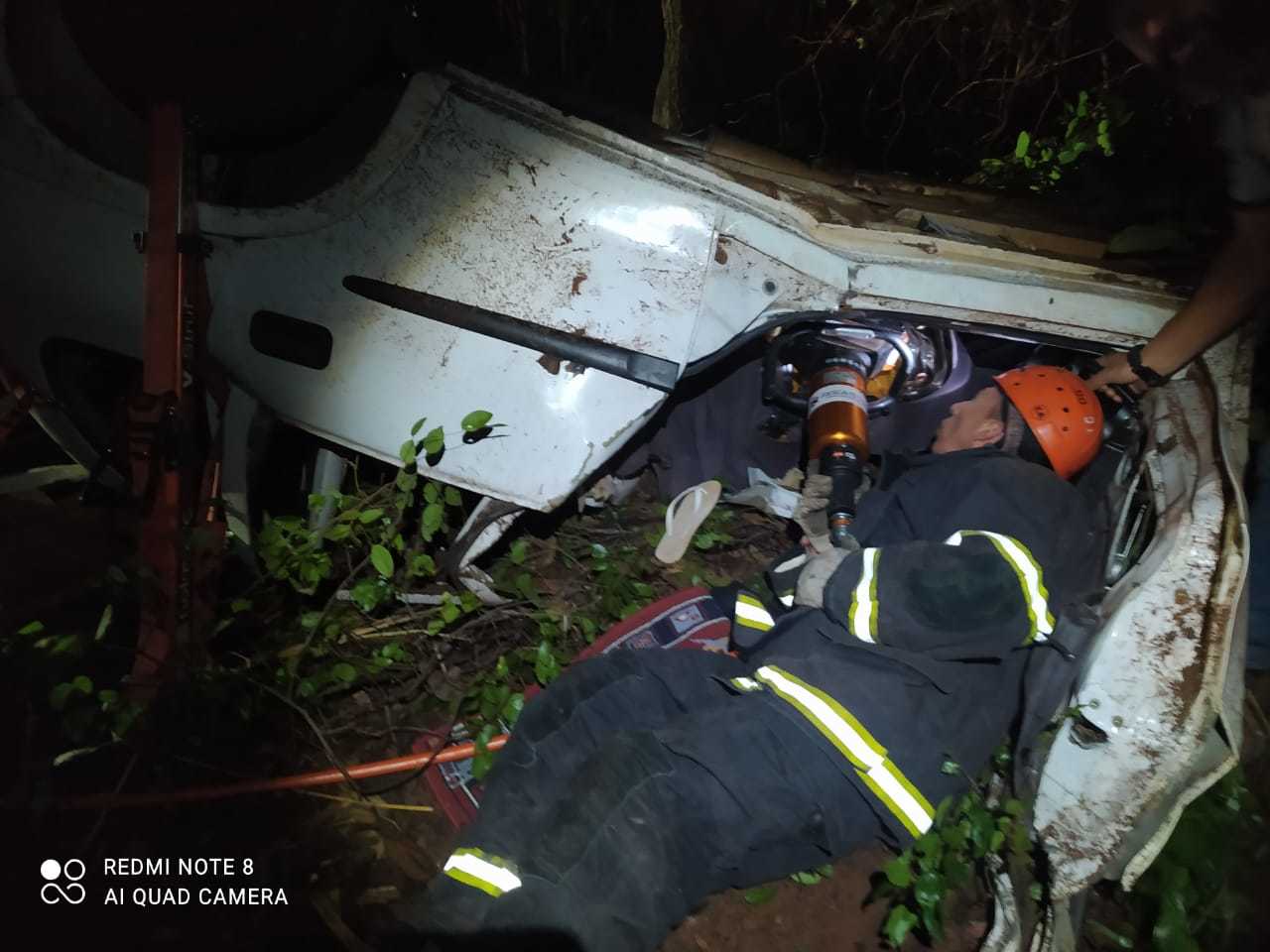 Casal Morre Depois De Carro Aquaplanar E Capotar Na BR-262 - Interior ...