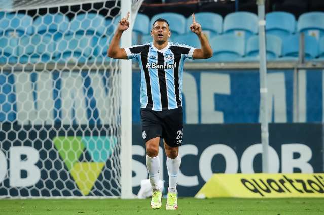 Com gol de Diego Souza, Gr&ecirc;mio vence o Fluminense por 1 a 0