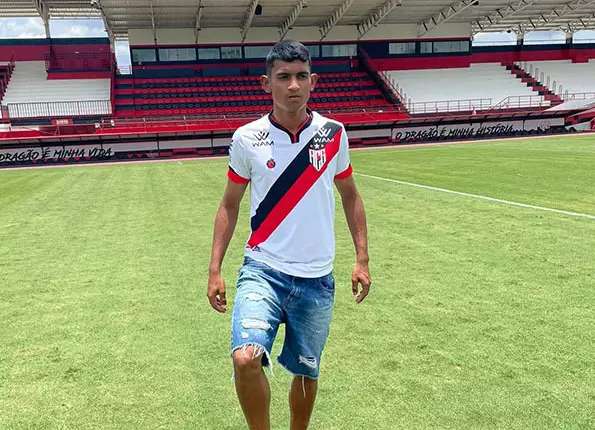 Jovem atacante do Aquidauanense assina contrato com time da s&eacute;rie A