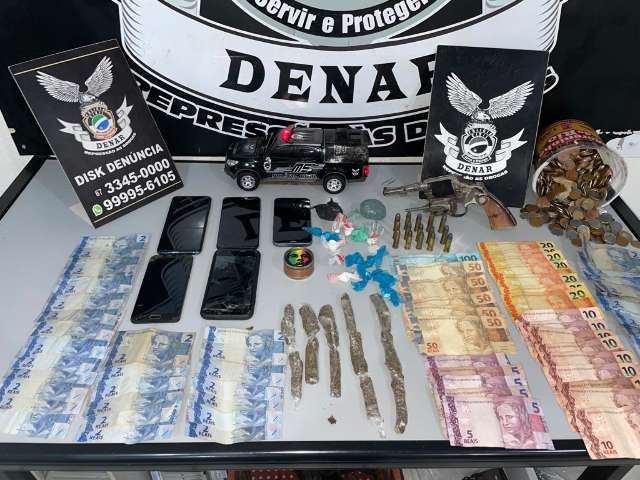 S&oacute;cios no tr&aacute;fico, pai e filha s&atilde;o presos com droga, arma e muni&ccedil;&otilde;es em bar 