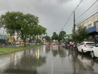 Avenida Marcelino Pires durante chuva desta tarde (Foto: Direto das Ruas)