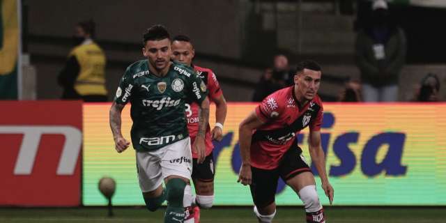  Jogando em casa, Palmeiras atropela o Atl&eacute;tico-GO com goleada de 4 a 0