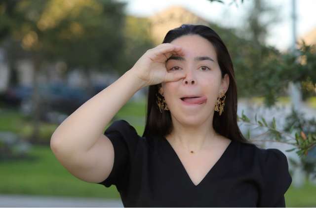 Na briga com as rugas, yoga facial vira moda e disputa com o botox