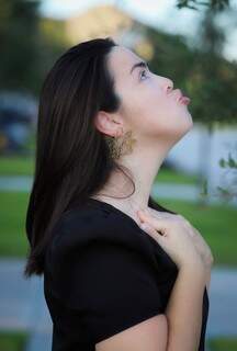 Na briga com as rugas, yoga facial vira moda e disputa com o botox