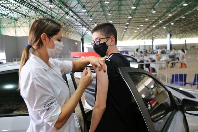 Sa&uacute;de pode liberar vacina&ccedil;&atilde;o da 3&ordm; dose a partir de 18 anos em 2022