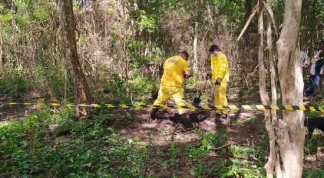 Cad&aacute;ver &eacute; encontrado enterrado nos fundos de asilo na fronteira 