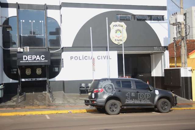 Empres&aacute;rio &eacute; sequestrado e for&ccedil;ado a dirigir enquanto bandidos gastam dinheiro