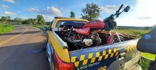 Moto foi apreendida pela polícia após o acidente (Foto: Geniffer Rafaela)