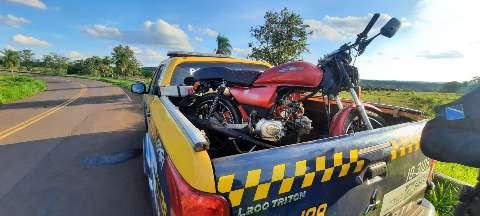 Guidão de moto trava em curva e casal fica ferido em acidente na rodovia