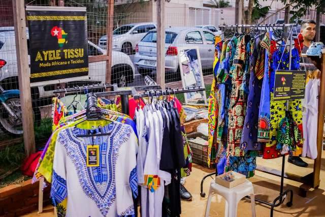 Feira Afro terá moda, gastronomia e show musical na praça neste sábado