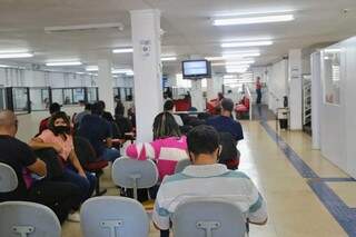 Movimentação de trabalhadores na recepção da agência pública de empregos. (Foto: Arquivo/Campo Grande News)