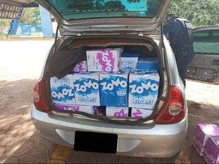 Parte dos itens contrabandeados estavam armazenados no porta-malas do veículo. (Foto: Divulgação)