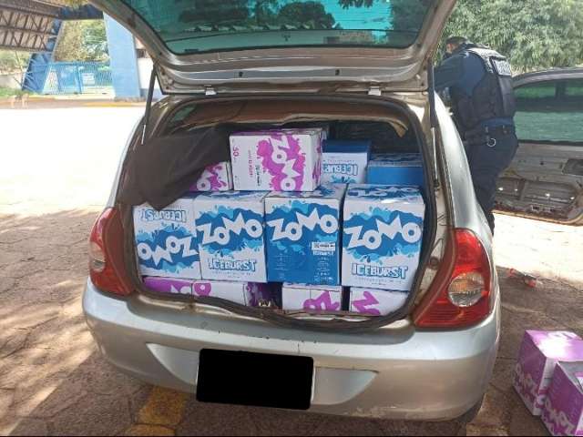 Motorista tenta fugir, mas &eacute; preso com carro &ldquo;recheado&rdquo; de contrabando na MS-164