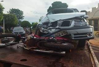 Veículos envolvidos no acidente. (Foto: Osvaldo Duarte/Dourados News)