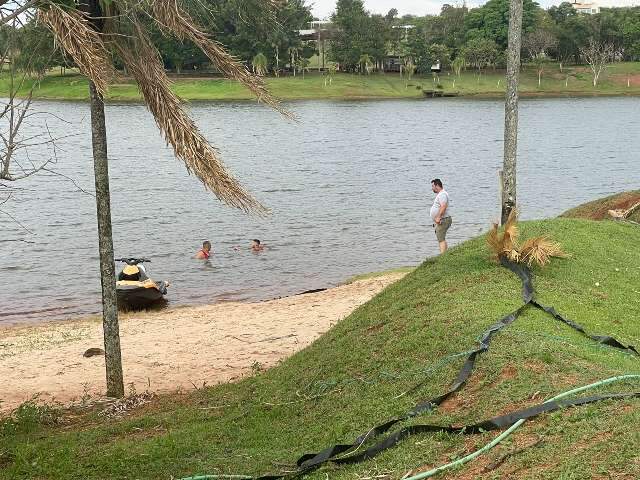 Encontrado corpo em lago de condomínio