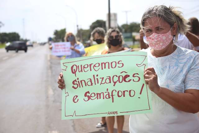 Cruzamento &eacute; &quot;roleta-russa&quot; de t&atilde;o perigoso e precisa de sem&aacute;foro