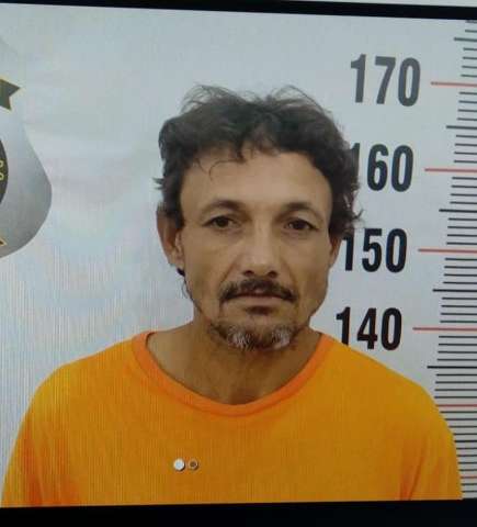 Com bra&ccedil;o quebrado ap&oacute;s furtar casa, preso escapa de escolta e foge de hospital