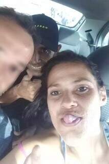 Casal fez selfie com a vítima no dia do crime. (Foto: Reprodução Redes Sociais)