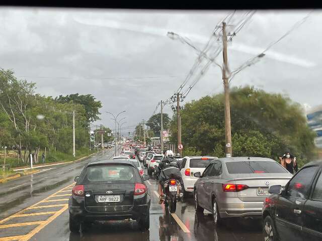 Concurso para professores provoca congestionamento em pleno feriado na Capital 