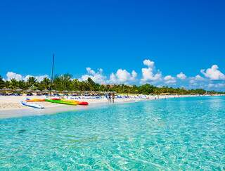 A praia de Varadero, um dos destinos cubanos mais procurados pelos turistas estrangeiros (Foto: Reprodução)