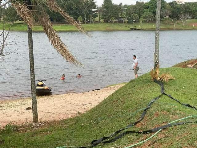 Identificado jovem que morreu afogado em lago de condom&iacute;nio