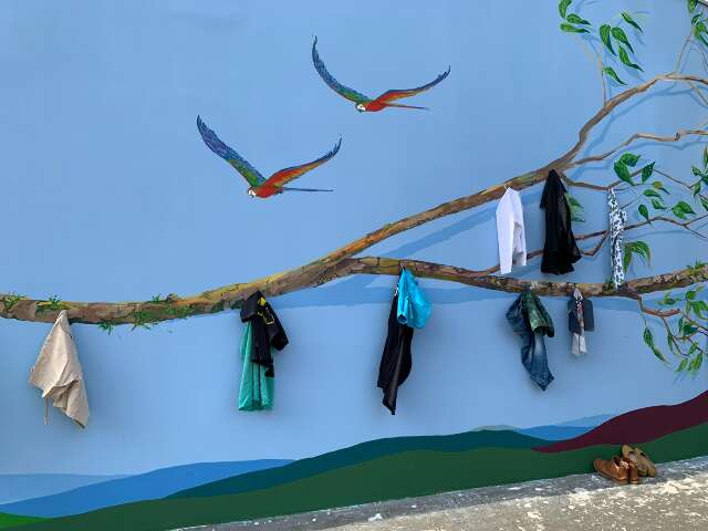 Revitalizado, muro da gentileza garante doa&ccedil;&otilde;es a quem precisa