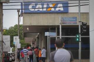Movimentação de clientes na Caixa Economica da 13 de Maio. (Foto: arquivo / Campo Grande News) 