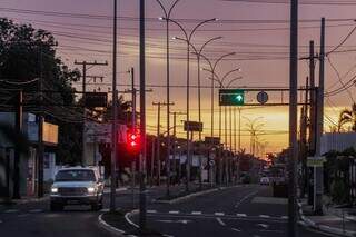 Sol aparece entre nuvens na avenida Júlio de Castilhos, na Capital (Foto: Marcos Maluf)