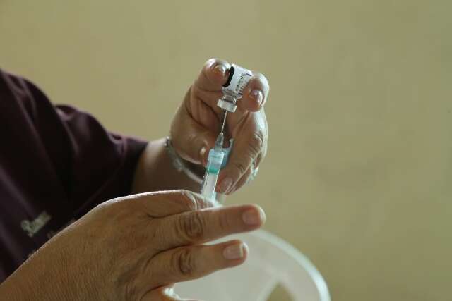 Capital amplia 3&ordf; dose para pessoas com 57 anos