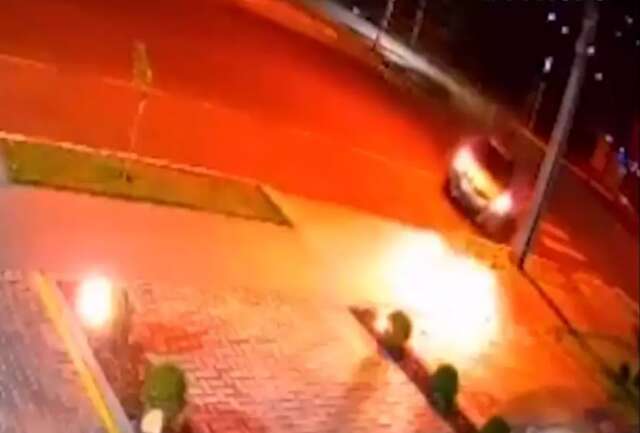 Falta de manuten&ccedil;&atilde;o em sem&aacute;foros provoca acidente em cruzamento 