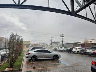 Chuva na região da Rua Marechal Rondon, no Centro (Foto: Direto das Ruas)