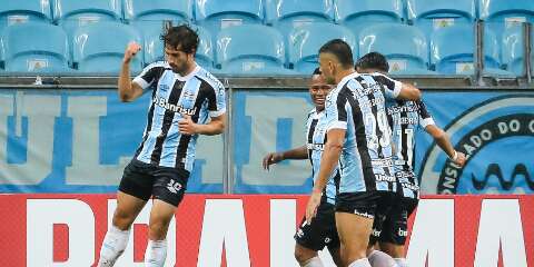 Grêmio decide logo no primeiro tempo e vence Bragantino por 3 a 0 