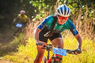 A ciclista campo-grandense Larissa Souza desistiu de competir pela categoria Pró e irá participar do Quilombos Mountain Bike pela categoria Sport (Foto: Divulgação)