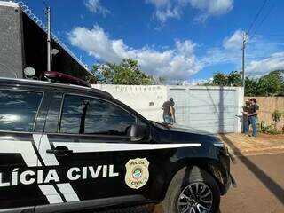 Policiais da Denar durante cumprimento de mandado em outubro. (Foto: Arquivo) 