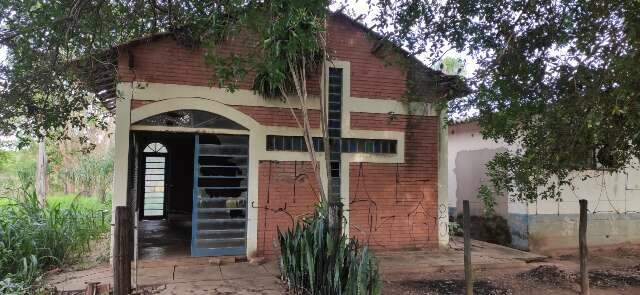 Homem &eacute; encontrado morto em igreja abandonada na BR-163 