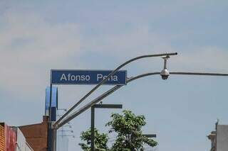 Câmera de monitoramento da Sesdes, em cruzamento da Avenida Afonso Pena com Rua 14 de Julho. (Foto: Marcos Maluf)