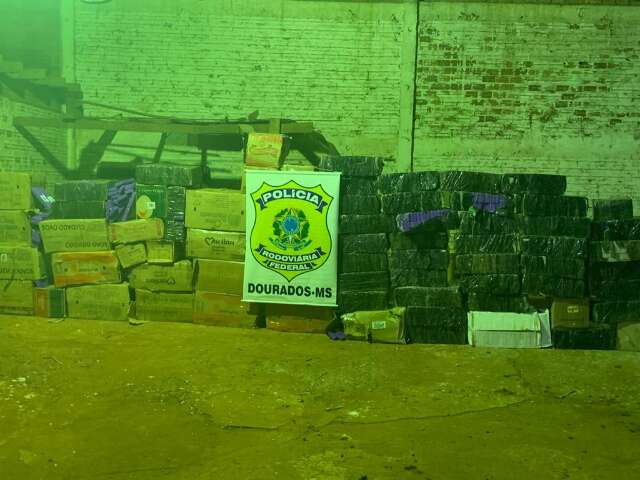 Pol&iacute;cia &ldquo;estoura&rdquo; entreposto de maconha do Comando Vermelho na fronteira