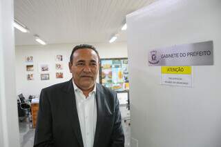 Carlos Augusto Borges em gabinete enquanto prefeito interino. (Foto: Paulo Francis)