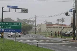 Semáforo inoperante no cruzamento da Duque com a Rua dos Andradas. (Foto: Marcos Maluf)