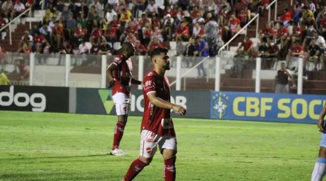 Alesson e Arthur Rezende garantem vit&oacute;ria de 2 a 1 do Vila Nova sobre o Londrina