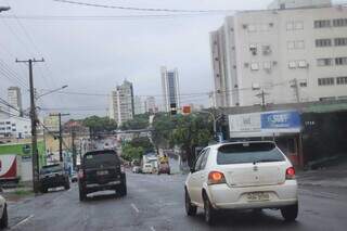 Semáforo intermitente na Rui Barbosa com a Calarge. (Foto: Paulo Francis)