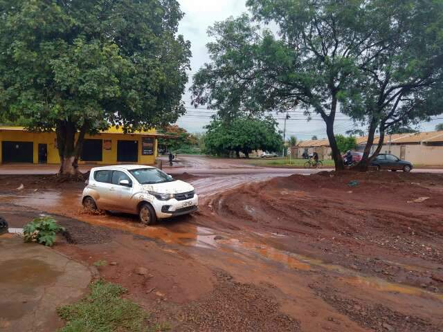 Obra no Nova Campo Grande deixou de ser solu&ccedil;&atilde;o e virou tormento em dia de chuva
