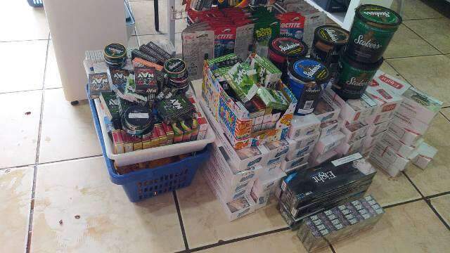 Mercado &eacute; flagrado vendendo produtos estragados e &eacute; autuado pelo Procon